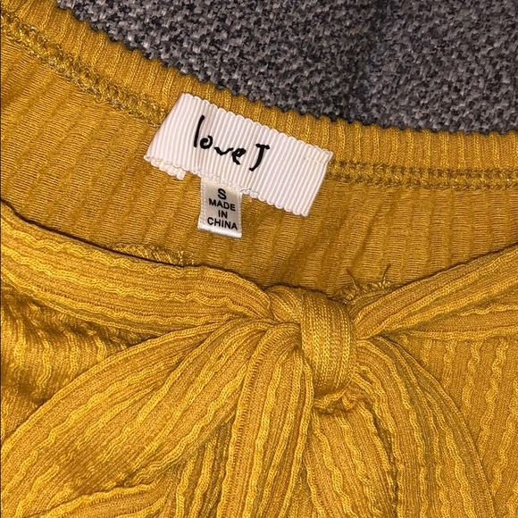 Top - Picture 2 of 2